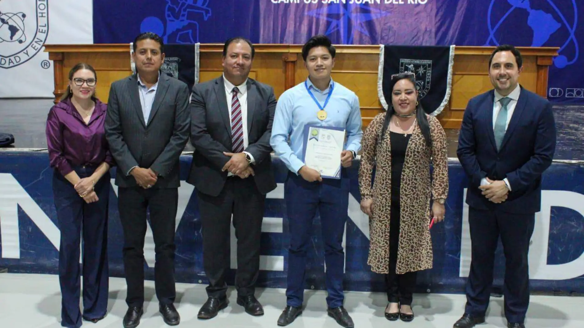 FOTO PRINCIPAL SJR Aldo Hernandez Chavez recibio su reconocimiento